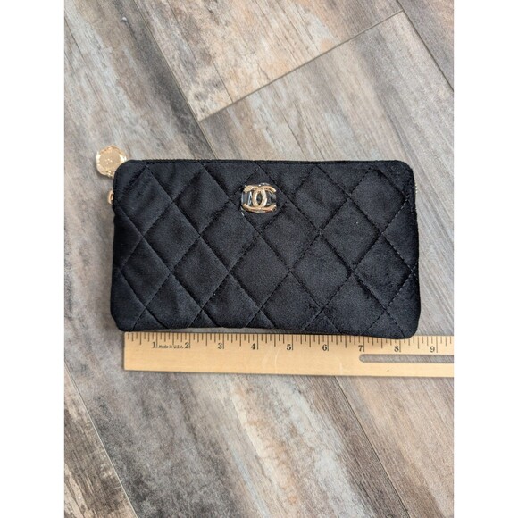 CHANEL Makeup GWP Quilted Cosmetic Pouch With Gold CC Zipper Box VIP Novelty - Picture 3 of 4